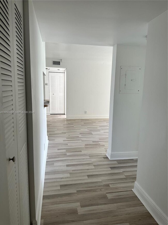 Foto del edificio - 5760 Rock Island Rd