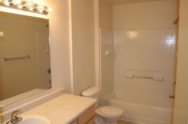 Foto del edificio - 16033 N 25th St