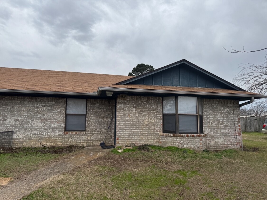 Primary Photo - 4141 Stoneridge Dr