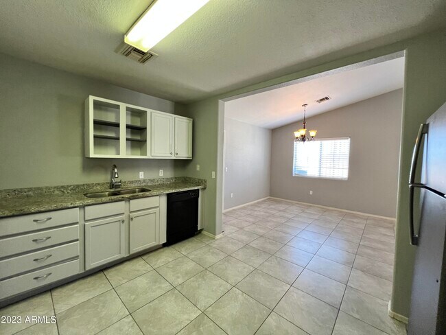 Building Photo - 737 W Ocotillo St