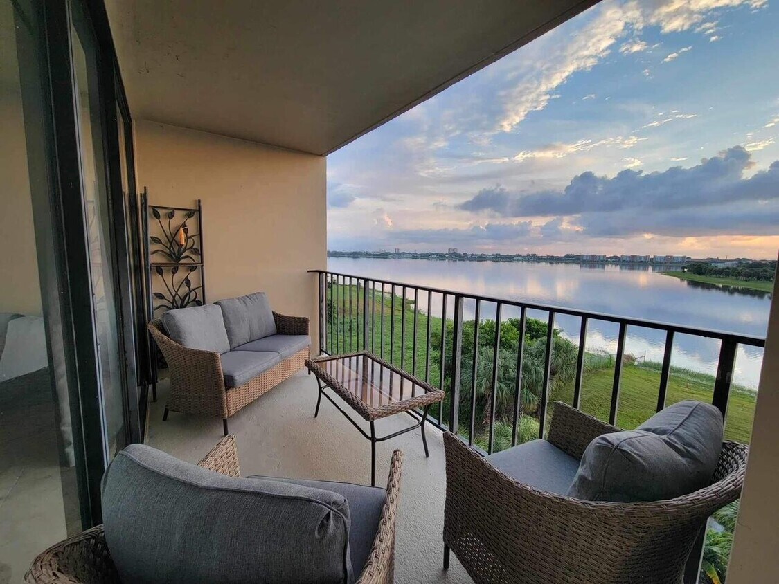 Foto principal - 1830 Embassy Dr