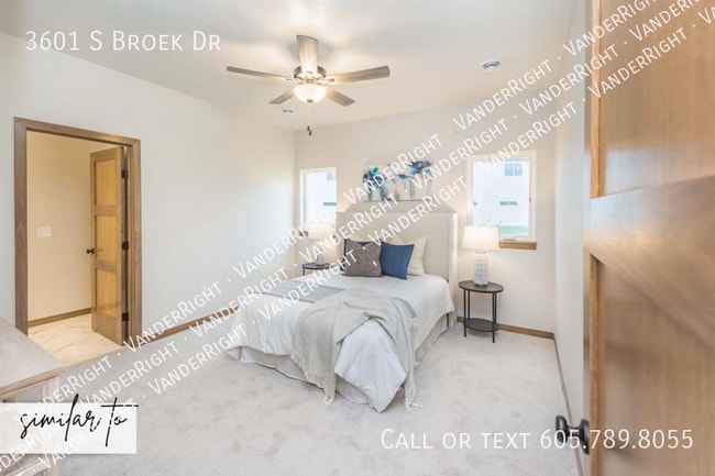 Building Photo - 3601 S Broek Dr