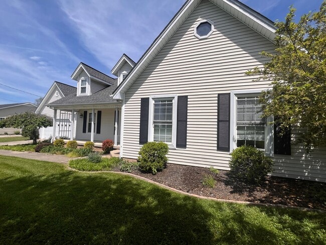 Building Photo - Three Bedroom Home in London, KY