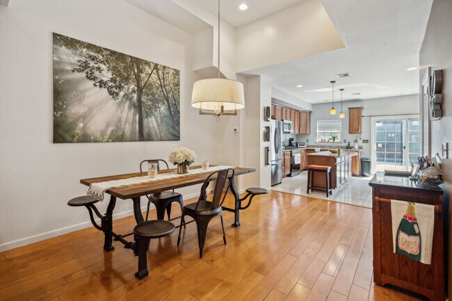 Foto del edificio - 1243 N Howard St
