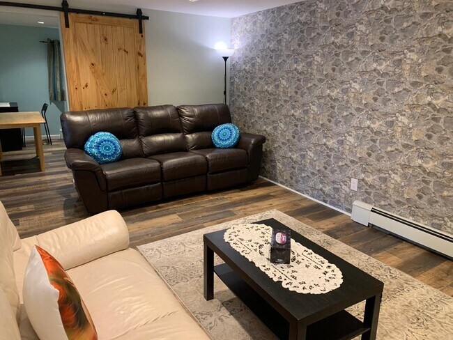 Photo du bâtiment - 329 W 23 St