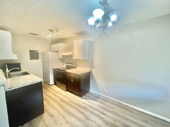 Foto del edificio - 2584 Grassy Point Dr