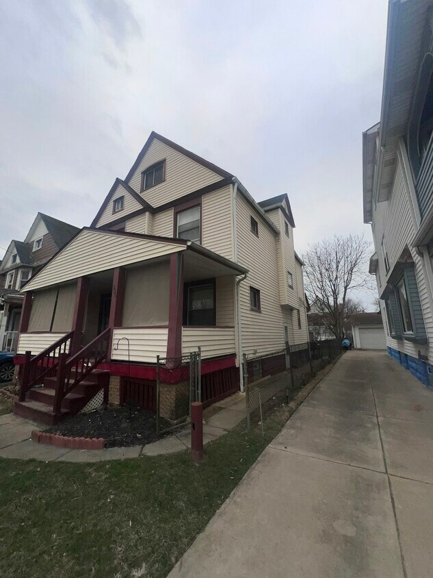 Foto principal - 536 E 123rd St