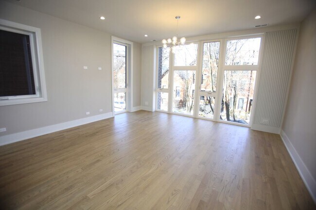 Foto del edificio - 1029 N Winchester Ave