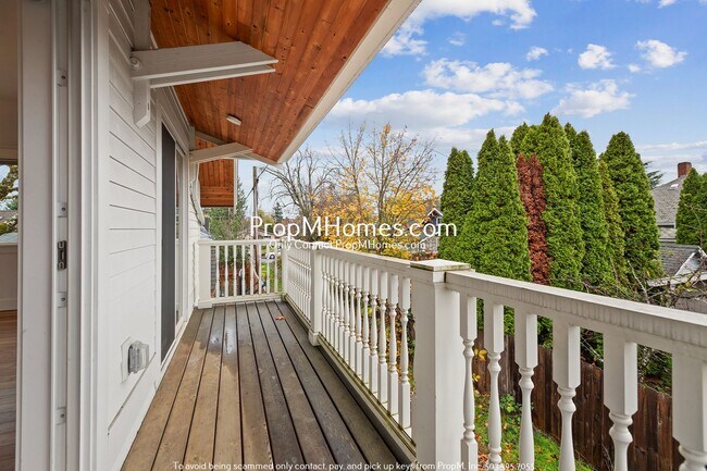 Building Photo - 3915 SE 68th Ave