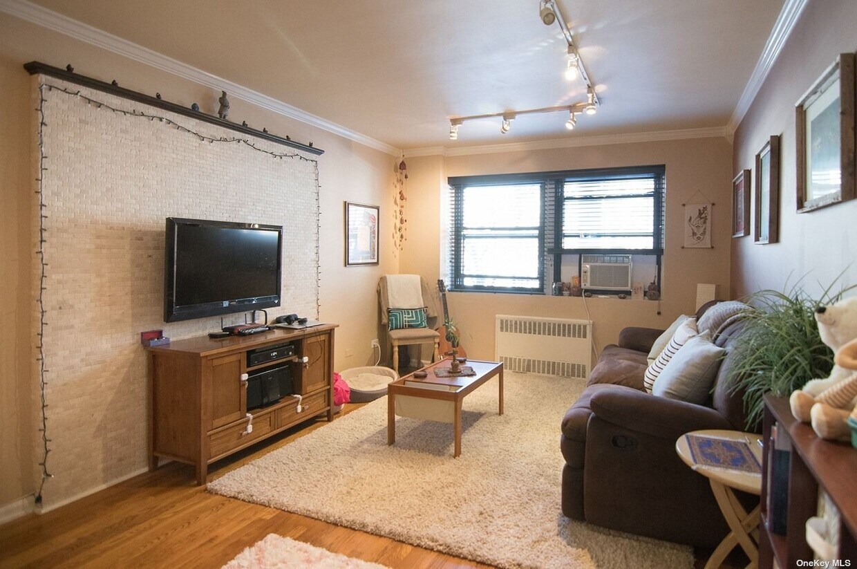 Primary Photo - 118-66 Metropolitan Ave