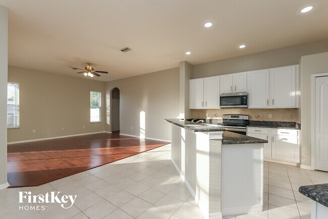 Building Photo - 5032 Balsam Dr