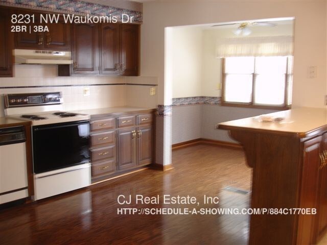 Building Photo - 8231 NW Waukomis Dr