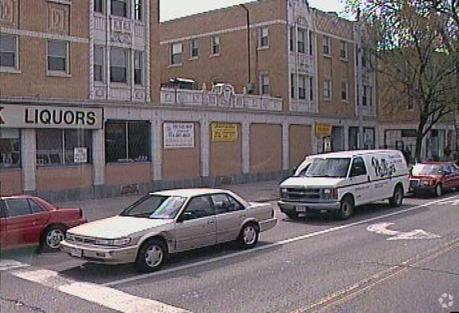 Building Photo - 5957 W Madison St