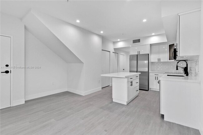 Building Photo - 1786 SW 9th St