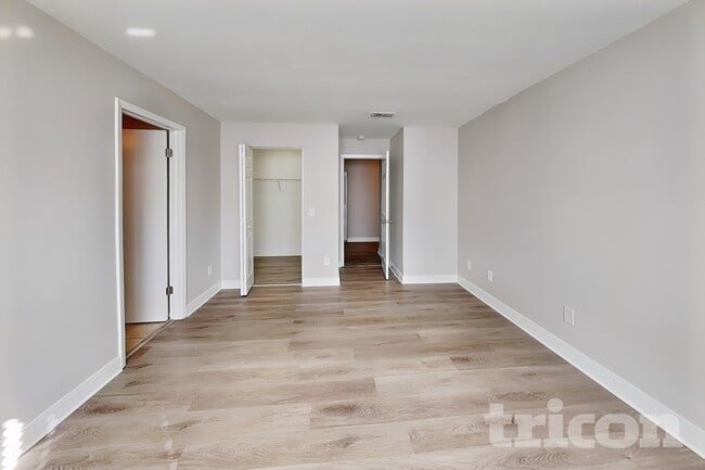Building Photo - 1020 Red Oak Cir