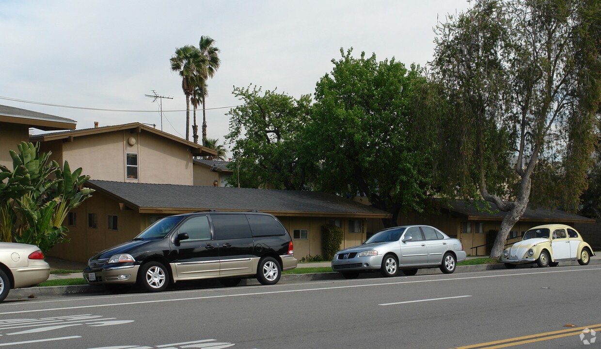 Primary Photo - 893-897 Rimpau Ave