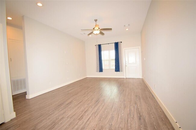 Foto del edificio - 3241 Dixie Dr