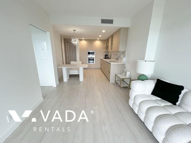 Building Photo - Concord Brentwood Hillside East Furnished ...