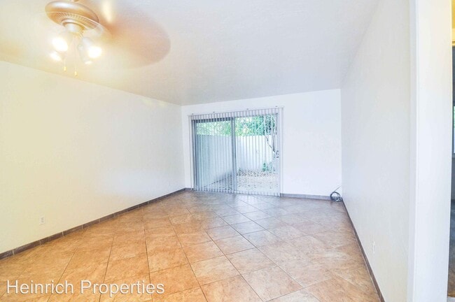Building Photo - 4500 Del Rio Rd