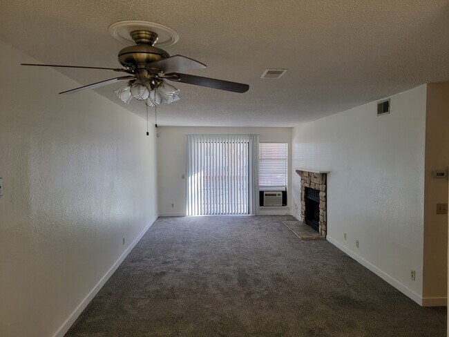 Foto del edificio - 8635 Clay St