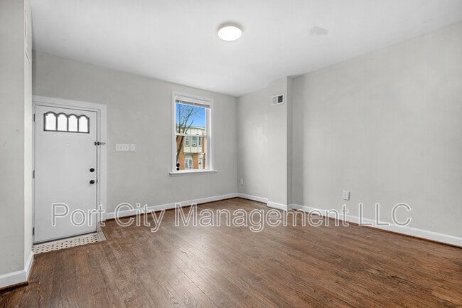 Building Photo - 611 Oldham St