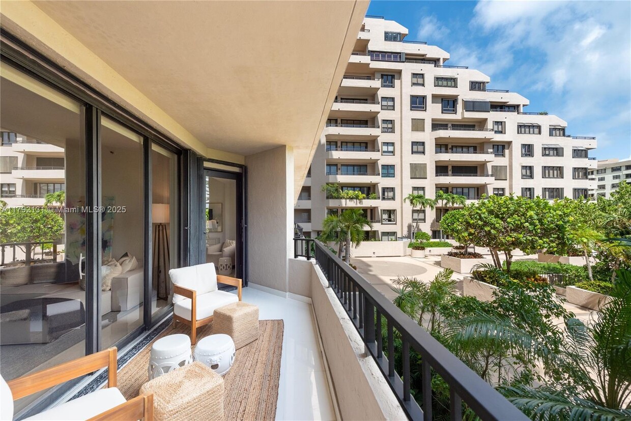 Foto principal - 251 Crandon Blvd