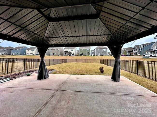 Foto del edificio - 389 Runner Stone Ln