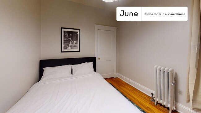 Foto del edificio - Private bedroom in 3 bed/1 bath Home