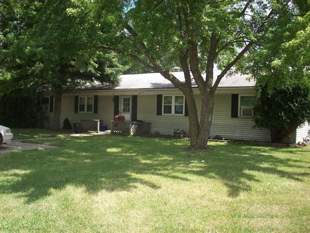 61 Maplecrest Drive, Howell, MI 48843 Townhome Rentals in Howell MI