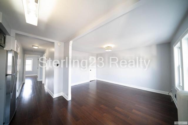 Building Photo - 2 bedroom in ASTORIA NY 11105