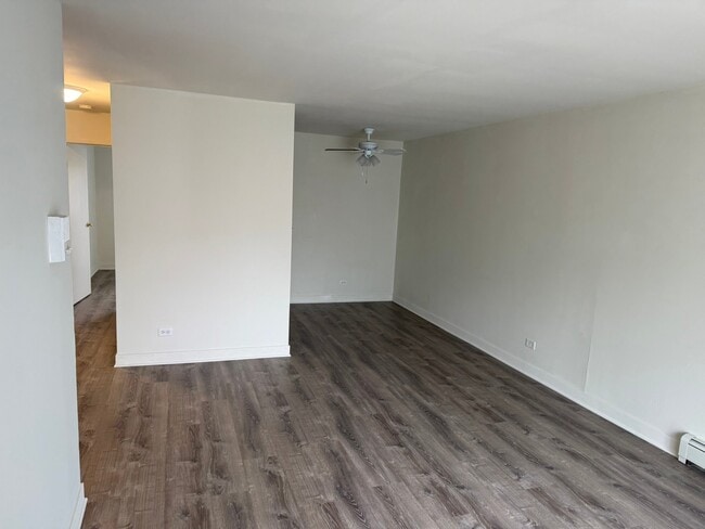 Building Photo - 327 Hawthorne Cir