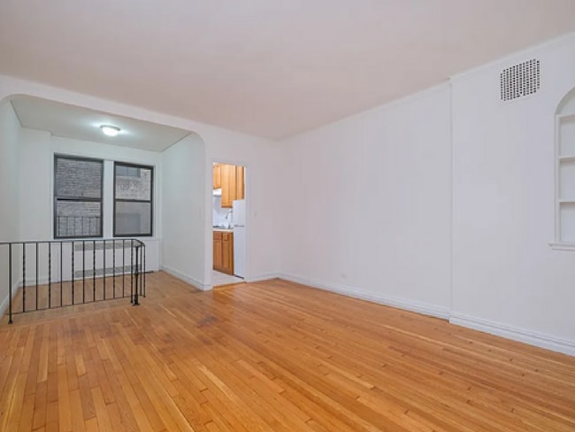 Building Photo - 55 E 190th St