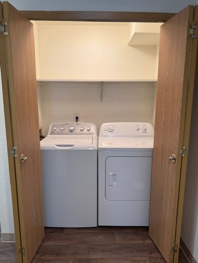 Interior Photo - Oakridge