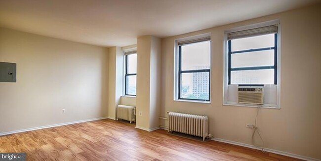 Building Photo - 3900 Chestnut Street Unit 1B-808