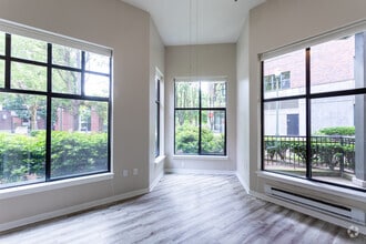2BR, 2BA - 1,010 SF - Kearney Plaza