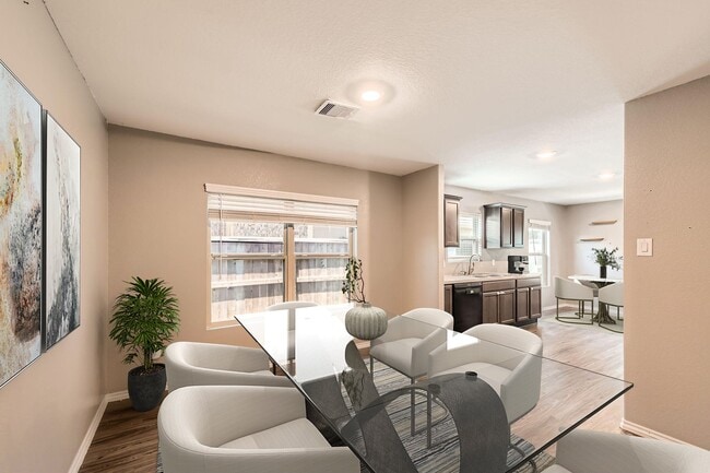 Building Photo - 1352 Winding Willow Dr