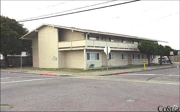 Foto del edificio - 2100 Pine Ave