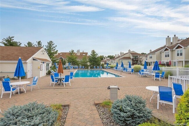 Building Photo - 4005 Whispering Hills Dr
