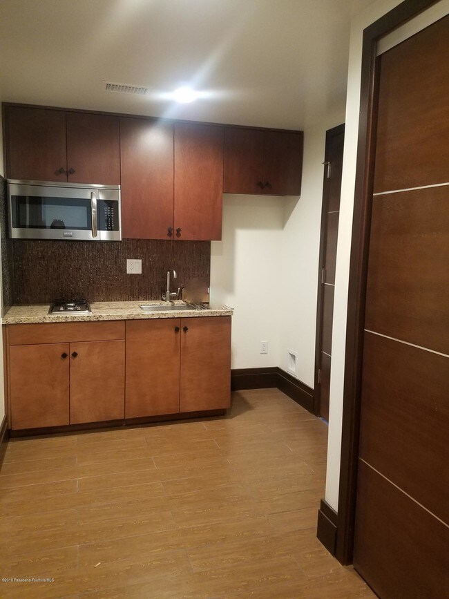 Building Photo - 418 E Las Tunas Dr