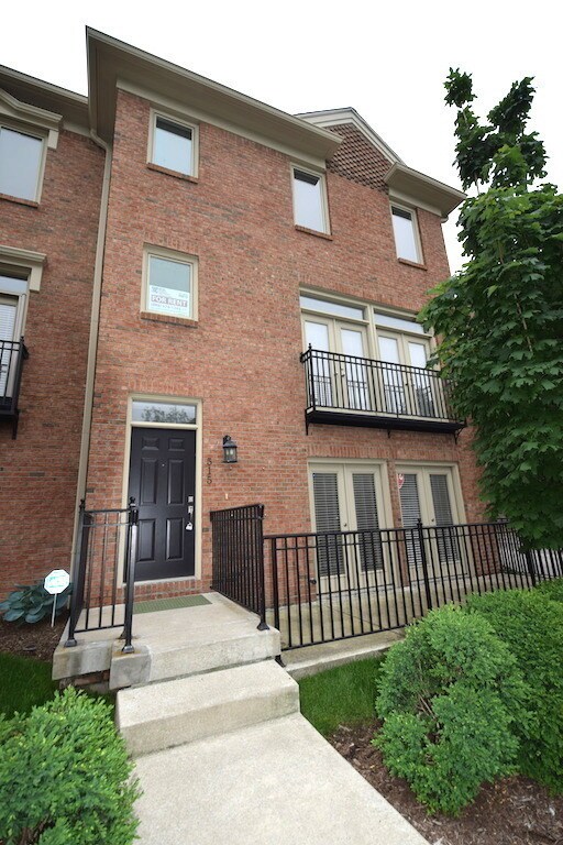 Primary Photo - 515 E New York St