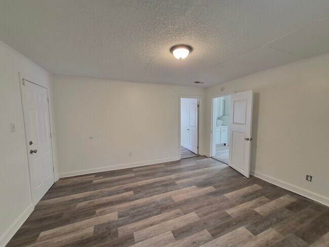Foto del edificio - 2100 Riverside Blvd