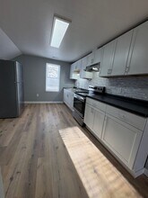 Building Photo - 317 smith