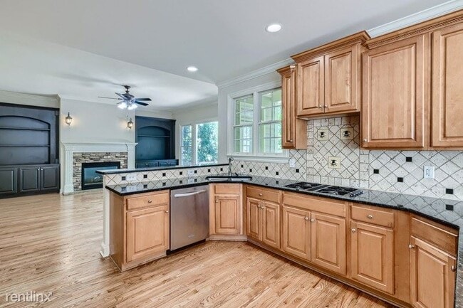 Building Photo - 4 br, 3.5 bath House - 117 Tullamore Trail...