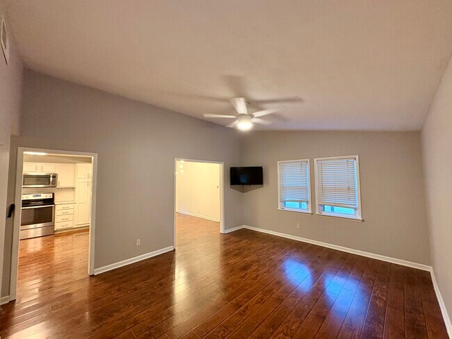 Building Photo - 602 Bellevue St