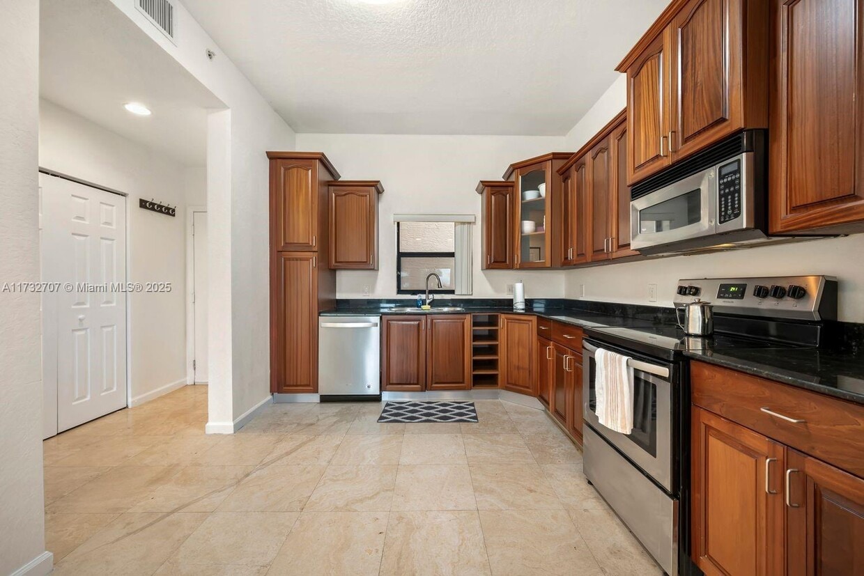 Primary Photo - 1610 Presidential Way