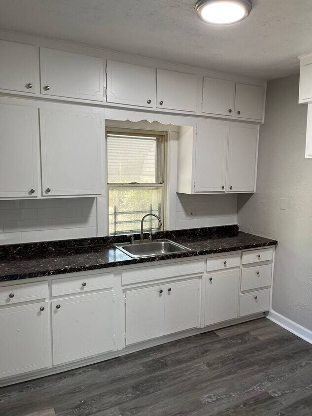 Foto principal - 987 Evangeline Rd