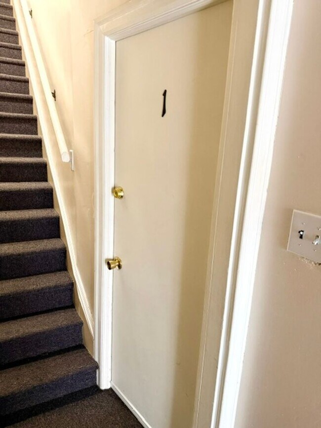 Foto del edificio - Convenient 1 Bedroom / 1 Bath First Floor Apartment