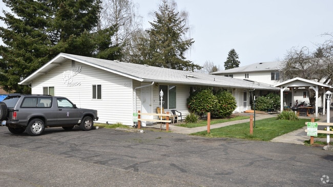 Building Photo - Linfield Manor Apts