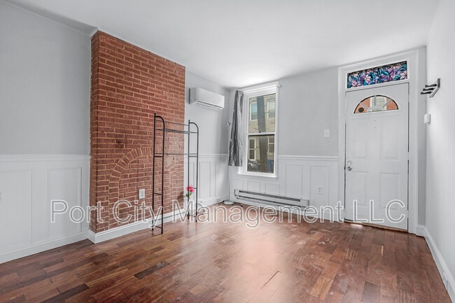 Building Photo - 811 Mangold St