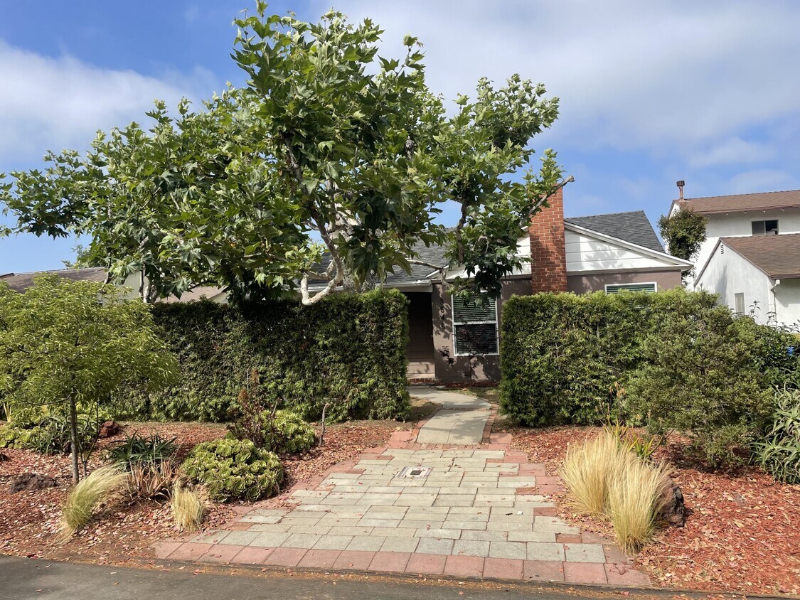 Foto principal - 3548 Military Ave